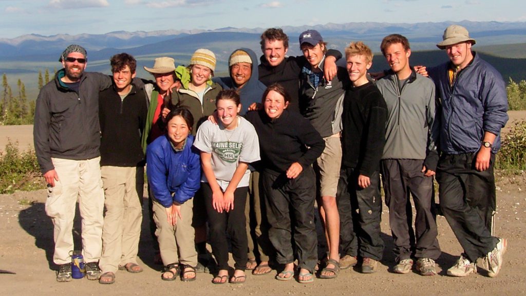 32日間の川旅を終えたときのグループ写真。全員まだシャワーを浴びる前