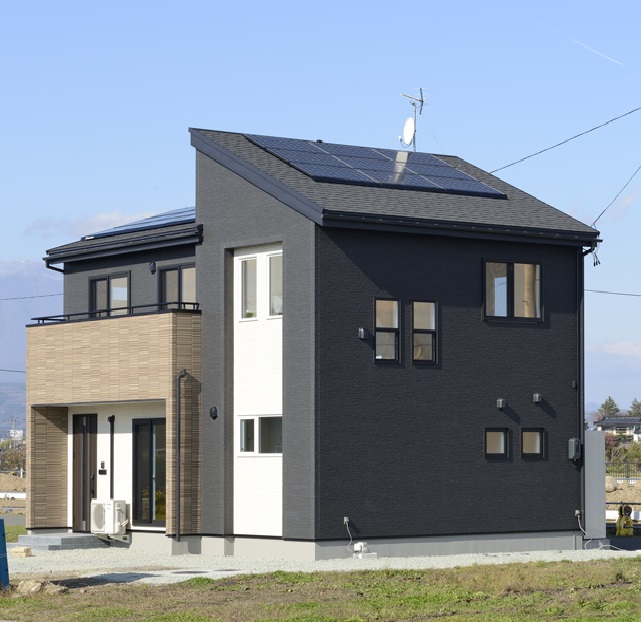 カナディアン・ソーラーの太陽光発電システムを採用した住宅を多数施工